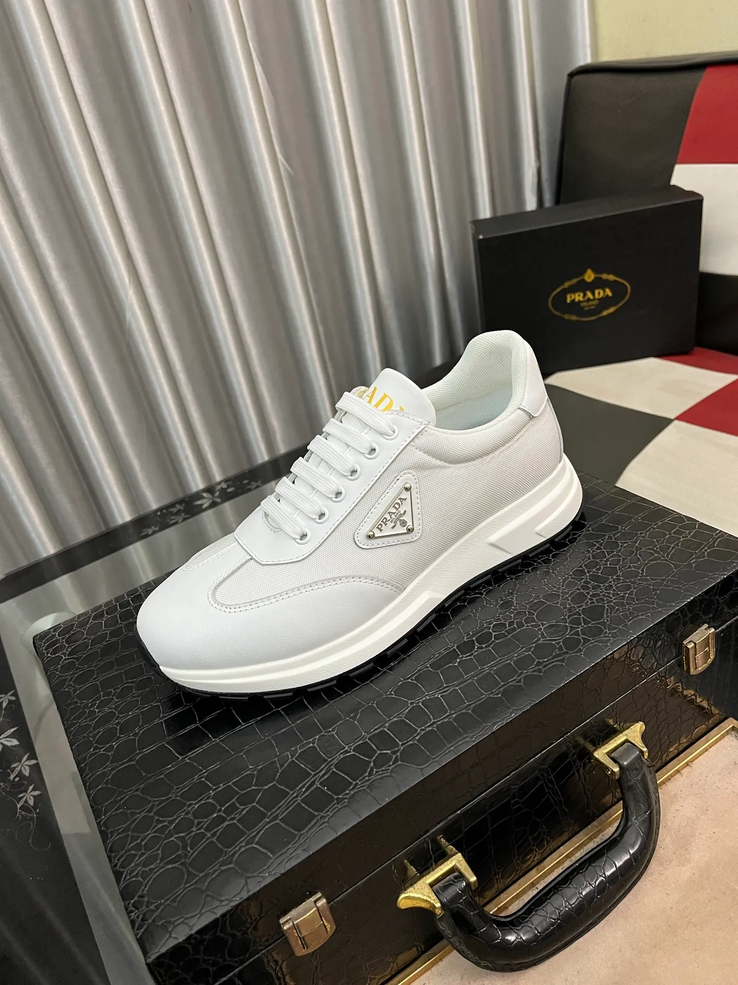 Men's shoes 💰420⌚️⌚️ PRADA [Prada] popular men's shoes, casual shoes and sports shoes! High-end quality 🍀 The upper is made of imported original cowhide 💥 cowhide lining; the original molded outsole. The style is upright and elegant, comfortable and versatile💪 Three quality guarantees Size number: 38-44, 4️⃣ colors available